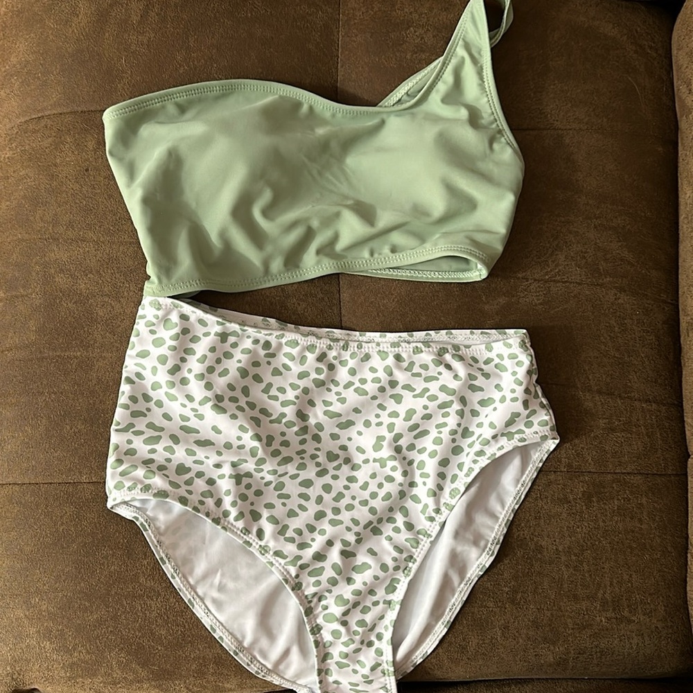 One shoulder swim suit.